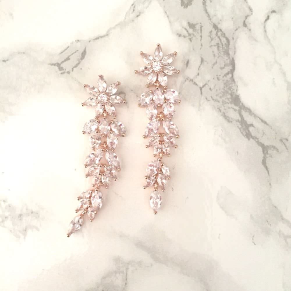 【ピアス・イヤリング】shooting star ジルコニアピアス/ブライダルアクセサリー 【結婚式 ピアス イヤリング】