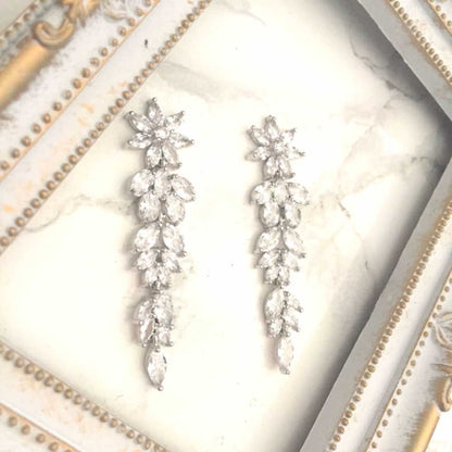 【ピアス・イヤリング】shooting star ジルコニアピアス/ブライダルアクセサリー 【結婚式 ピアス イヤリング】