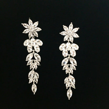 【ピアス・イヤリング】shooting star ジルコニアピアス/ブライダルアクセサリー 【結婚式 ピアス イヤリング】