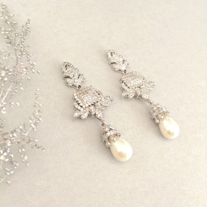 【ピアス・イヤリング】Lily ジルコニアピアス/ブライダルアクセサリー 【結婚式 ピアス イヤリング】