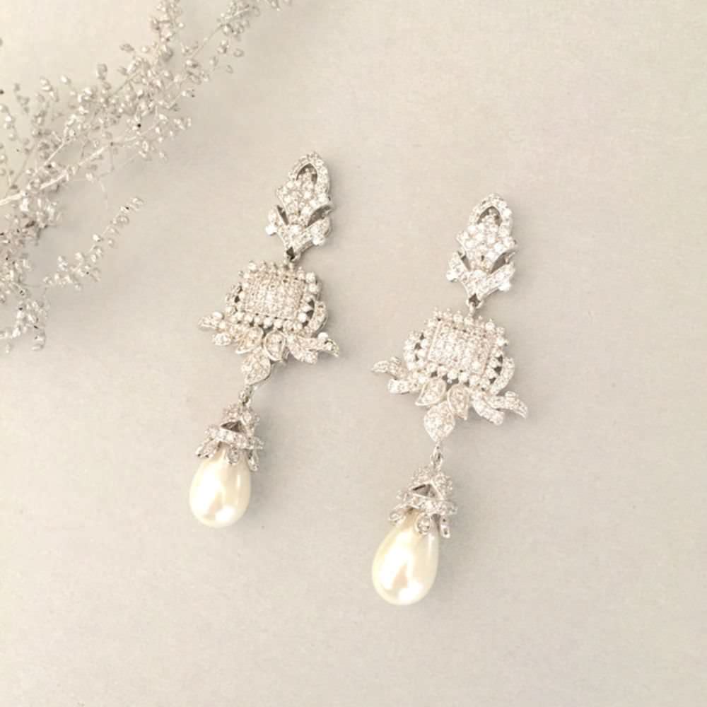 【ピアス・イヤリング】Lily ジルコニアピアス/ブライダルアクセサリー 【結婚式 ピアス イヤリング】