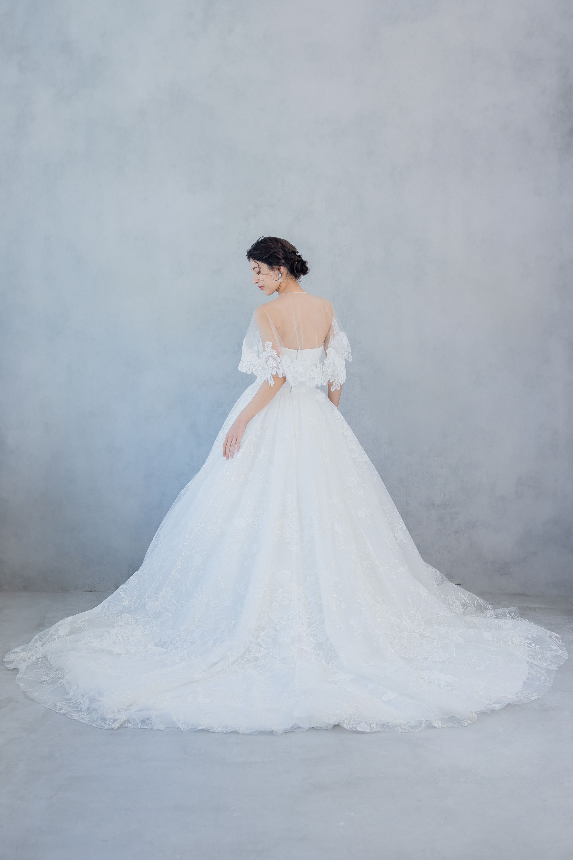 LUCIA ウェディングドレス　ワタベウェディング Resoll ⅽollection LUCIA【ウェディングドレス レンタル