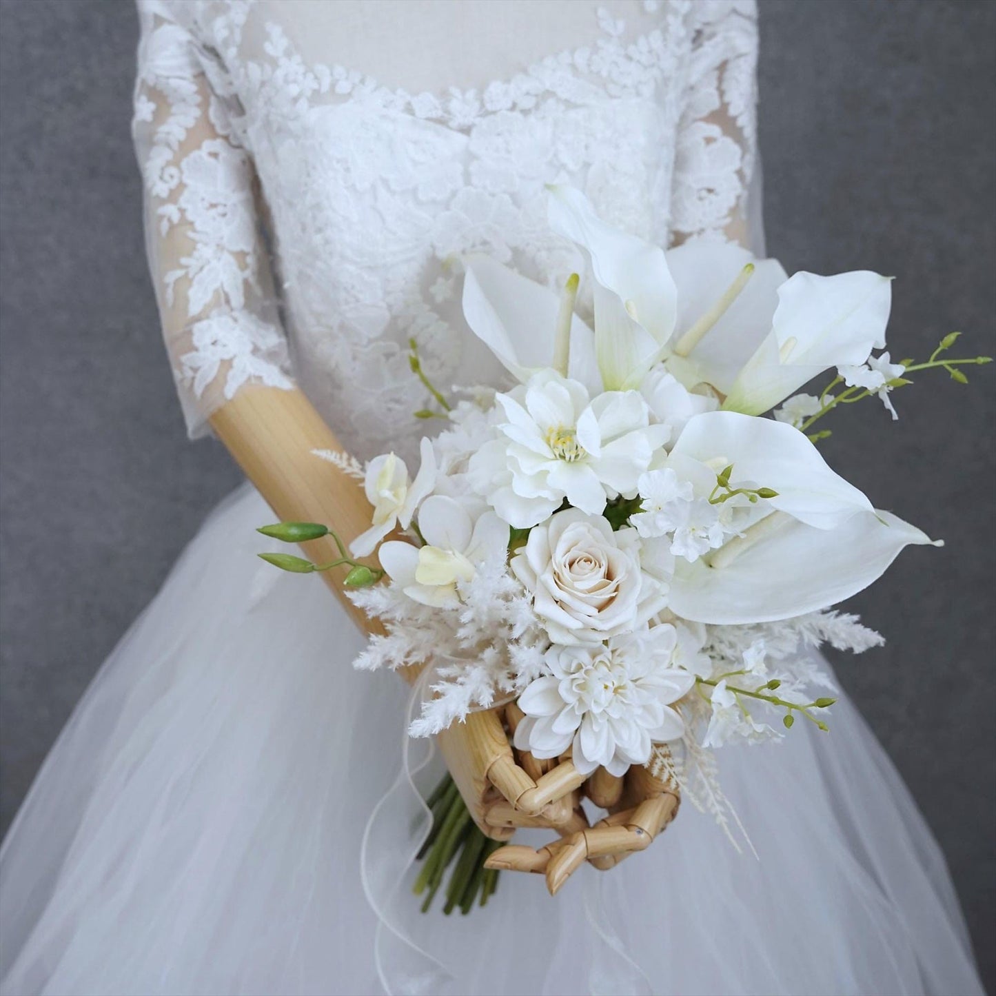 カラーとパンパスのホワイトブーケ