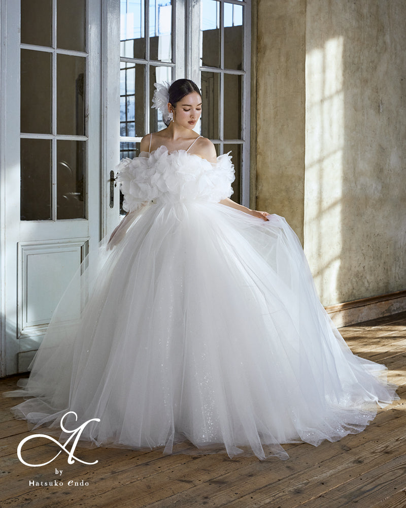 ナナ HE-164(Off White)【ウェディングドレスレンタル】