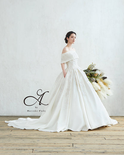 ナディア HE-99(Ivory)【ウェディングドレスレンタル】