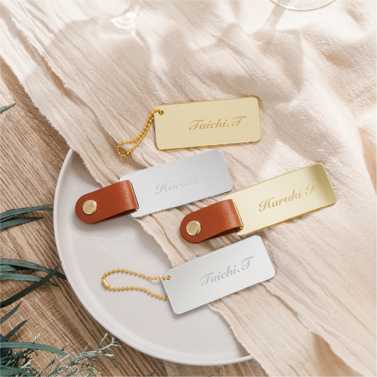 「1個から購入可能」ゴールド・シルバーアクリル席札（長方形）｜レザーベルト・ボールチェーン・エスコートカード・ネームタグ