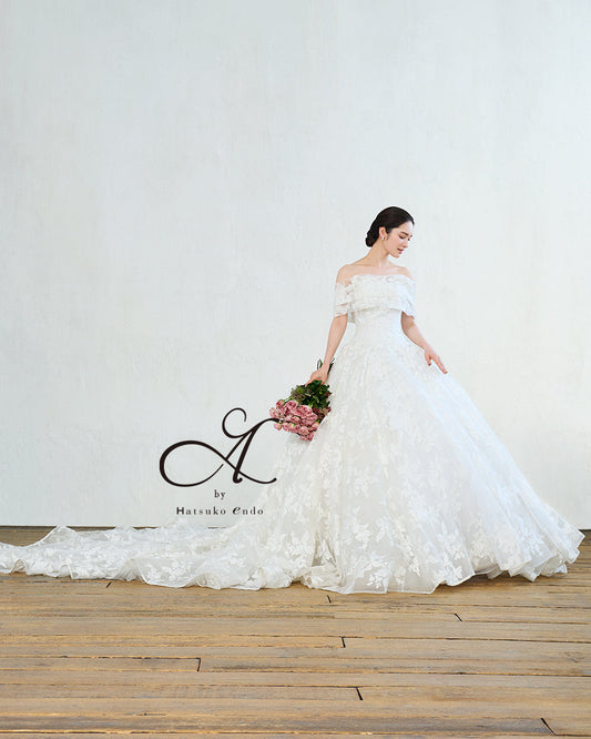 ローズ HE-137(Off White)【ウェディングドレスレンタル】