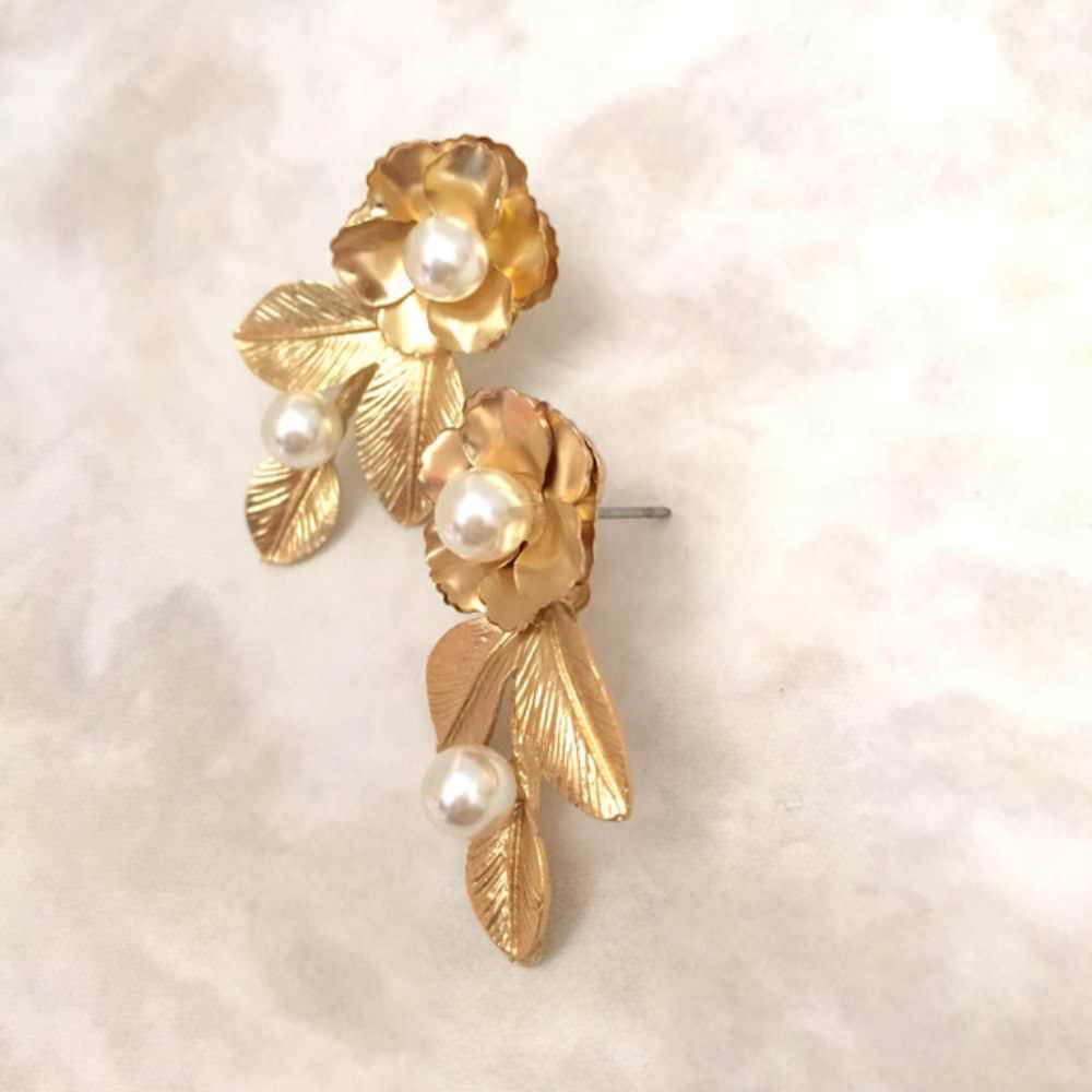 【ピアス・イヤリング】Natural ビジューピアス/ブライダルアクセサリー 【結婚式 ピアス イヤリング】
