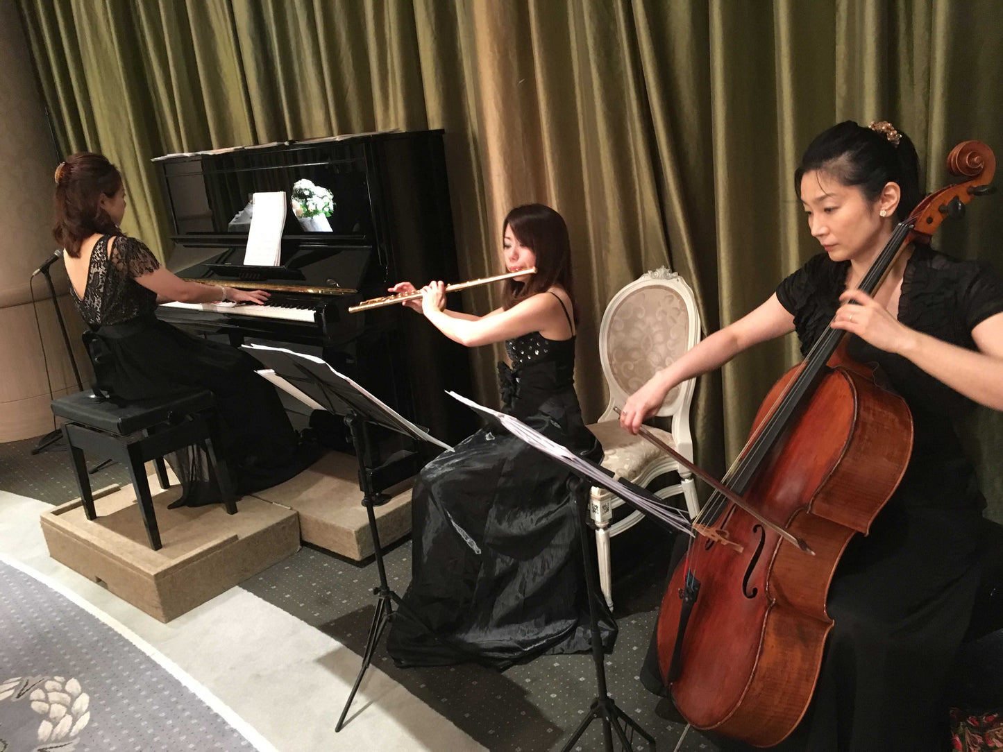 生演奏(ピアノ三重奏) 【結婚式 披露宴 余興】