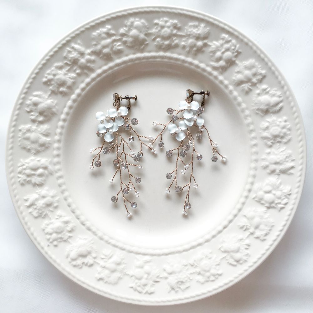 【イヤリング】ブライダルイヤリング 小枝イヤリング フラワー ビジュー リーフ ゴールド h2 【結婚式 ピアス イヤリング】