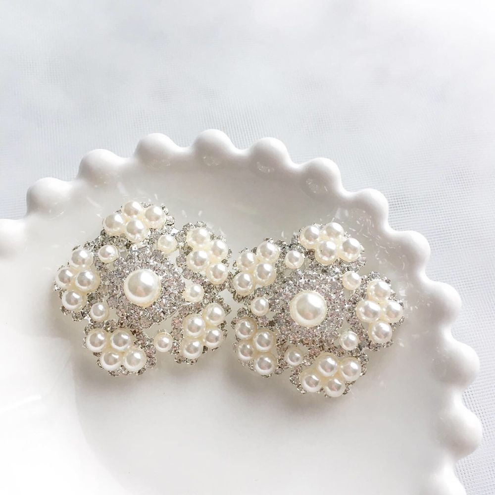 【イヤリング】パール ビジュー フラワー ブライダル イヤリング i6 【結婚式 ピアス イヤリング】