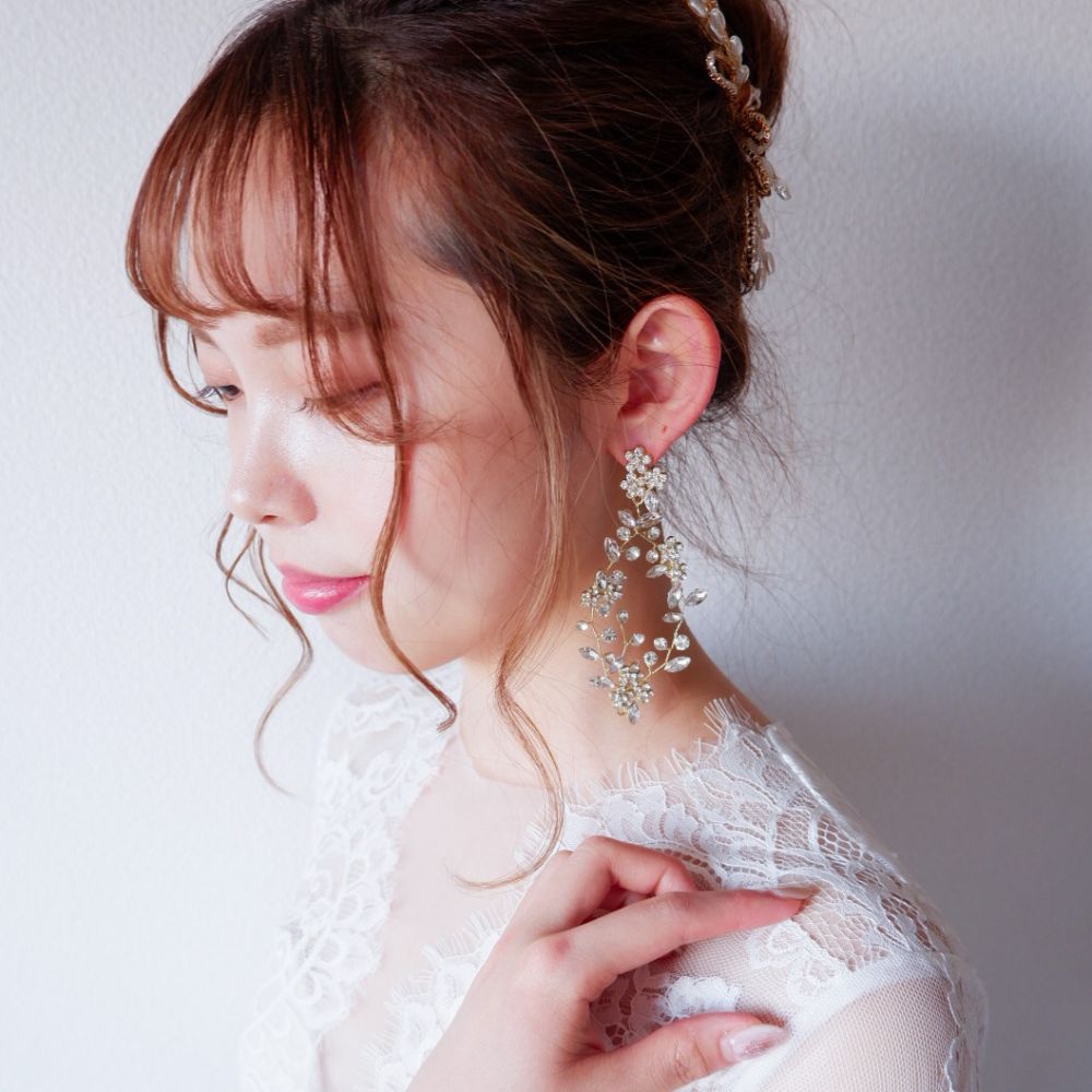 【イヤリング】ブライダルイヤリング 小枝イヤリング フラワー ビジュー リーフ ゴールド i9 【結婚式 ピアス イヤリング】
