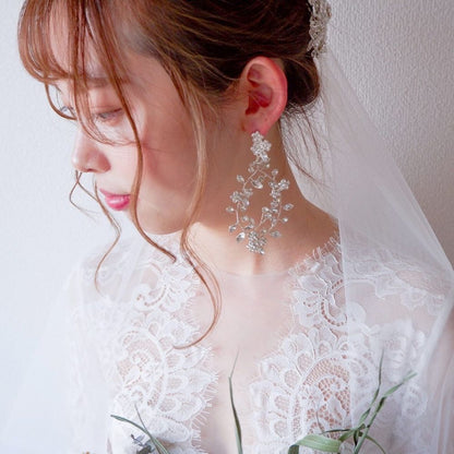 【イヤリング】ブライダルイヤリング 小枝イヤリング フラワー ビジュー リーフ シルバー i10 【結婚式 ピアス イヤリング】