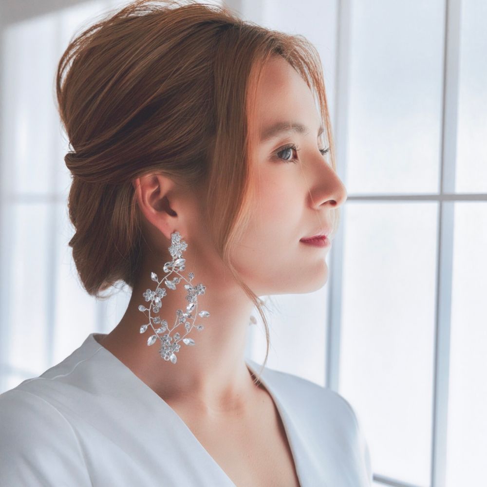 【イヤリング】ブライダルイヤリング 小枝イヤリング フラワー ビジュー リーフ シルバー i10 【結婚式 ピアス イヤリング】