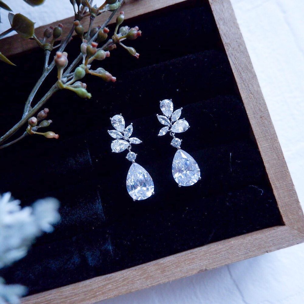 【ピアス】ビジュー ウェディング ブライダルピアス j4 【結婚式 ピアス イヤリング】