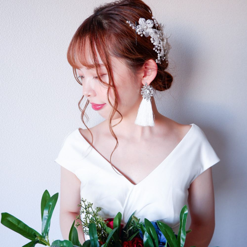 【ピアス】ビジュー クリスタル ホワイト タッセル ピアス j8/ブライダルアクセサリー 【結婚式 ピアス イヤリング】