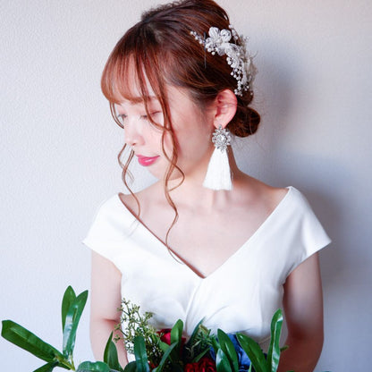 【ピアス】ビジュー クリスタル ホワイト タッセル ピアス j8/ブライダルアクセサリー 【結婚式 ピアス イヤリング】