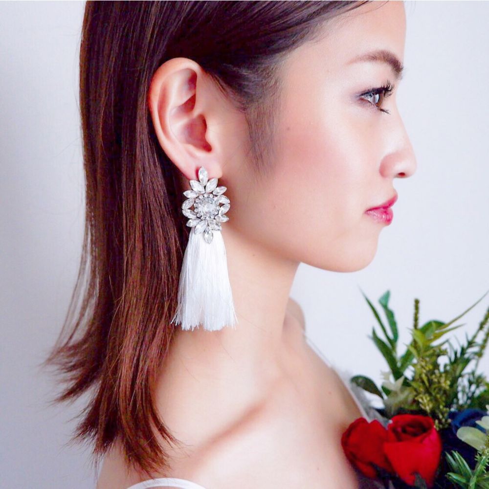 【ピアス】ビジュー クリスタル ホワイト タッセル ピアス j8/ブライダルアクセサリー 【結婚式 ピアス イヤリング】