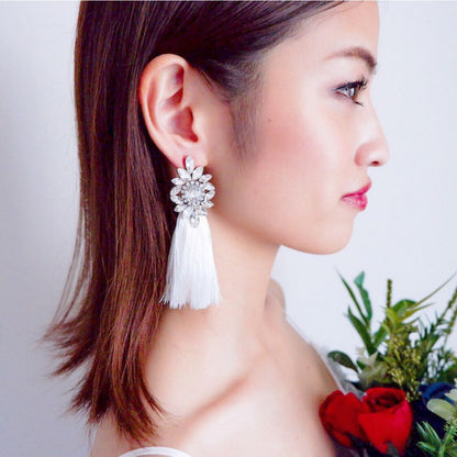 【ピアス】ビジュー クリスタル ホワイト タッセル ピアス j8/ブライダルアクセサリー 【結婚式 ピアス イヤリング】