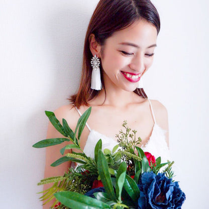 【ピアス】ビジュー クリスタル ホワイト タッセル ピアス j8/ブライダルアクセサリー 【結婚式 ピアス イヤリング】