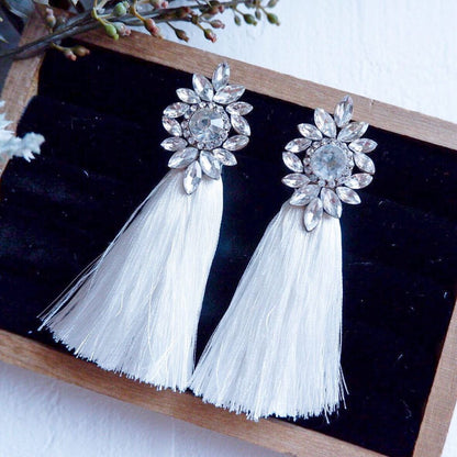 【ピアス】ビジュー クリスタル ホワイト タッセル ピアス j8/ブライダルアクセサリー 【結婚式 ピアス イヤリング】