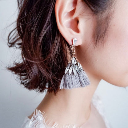 【ピアス】ビジュー クリスタル グレー タッセル ピアス k2/ブライダルアクセサリー 【結婚式 ピアス イヤリング】
