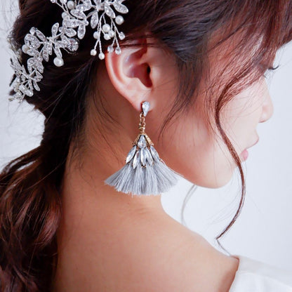 【ピアス】ビジュー クリスタル グレー タッセル ピアス k2/ブライダルアクセサリー 【結婚式 ピアス イヤリング】