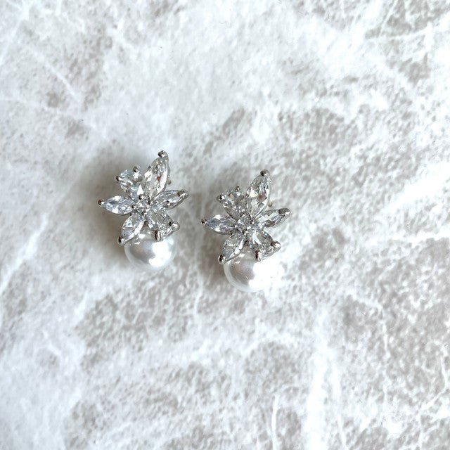 【ピアス・イヤリング】petit ジルコニアピアス 【結婚式 ピアス イヤリング】