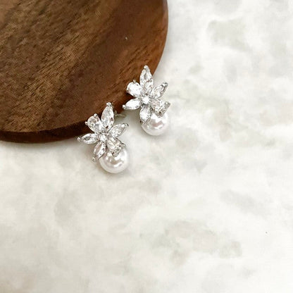 【ピアス・イヤリング】petit ジルコニアピアス 【結婚式 ピアス イヤリング】
