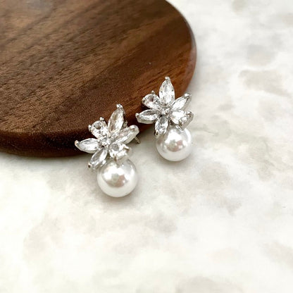 【ピアス・イヤリング】petit ジルコニアピアス 【結婚式　ピアス　イヤリング】