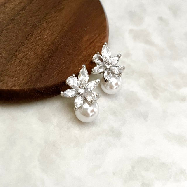 【ピアス・イヤリング】petit ジルコニアピアス 【結婚式 ピアス イヤリング】