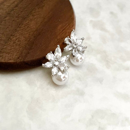 【ピアス・イヤリング】petit ジルコニアピアス 【結婚式 ピアス イヤリング】