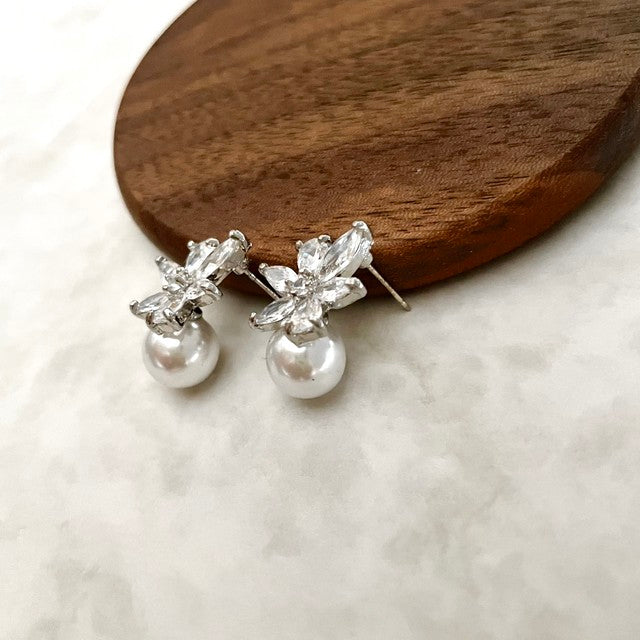 【ピアス・イヤリング】petit ジルコニアピアス 【結婚式　ピアス　イヤリング】