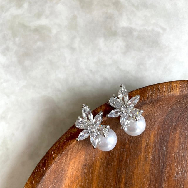 【ピアス・イヤリング】petit ジルコニアピアス 【結婚式 ピアス イヤリング】