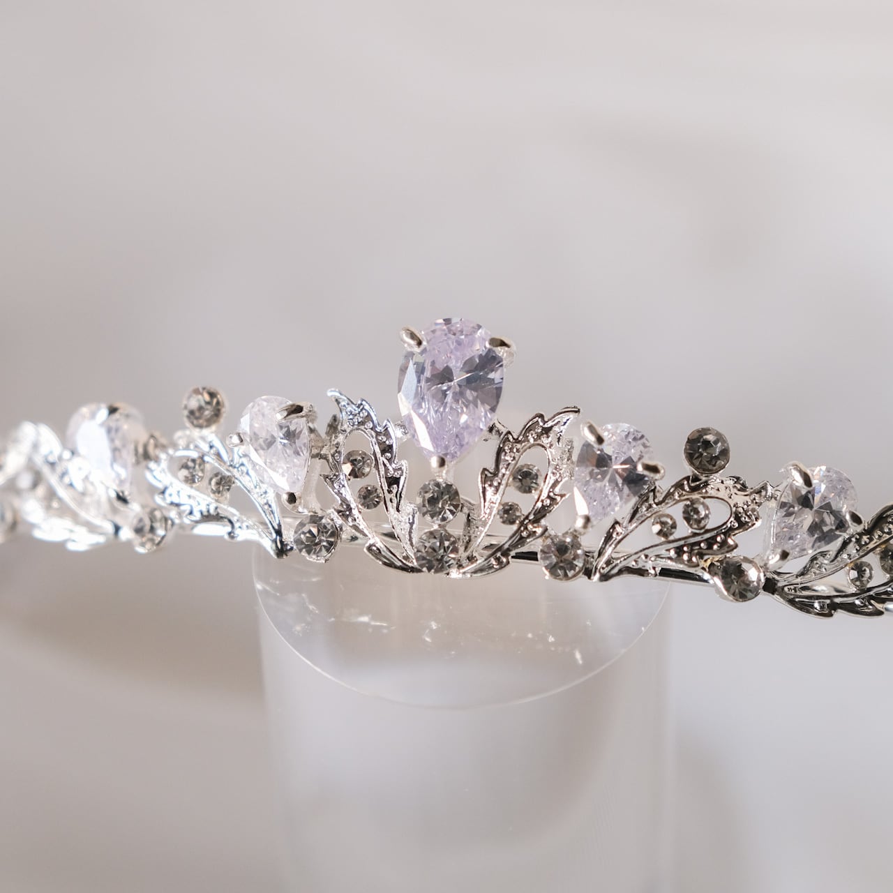 【ヘッドドレス】ティアラ ビジュー ブライダルヘッドドレス シルバー b10 【結婚式　ヘアアクセサリー】