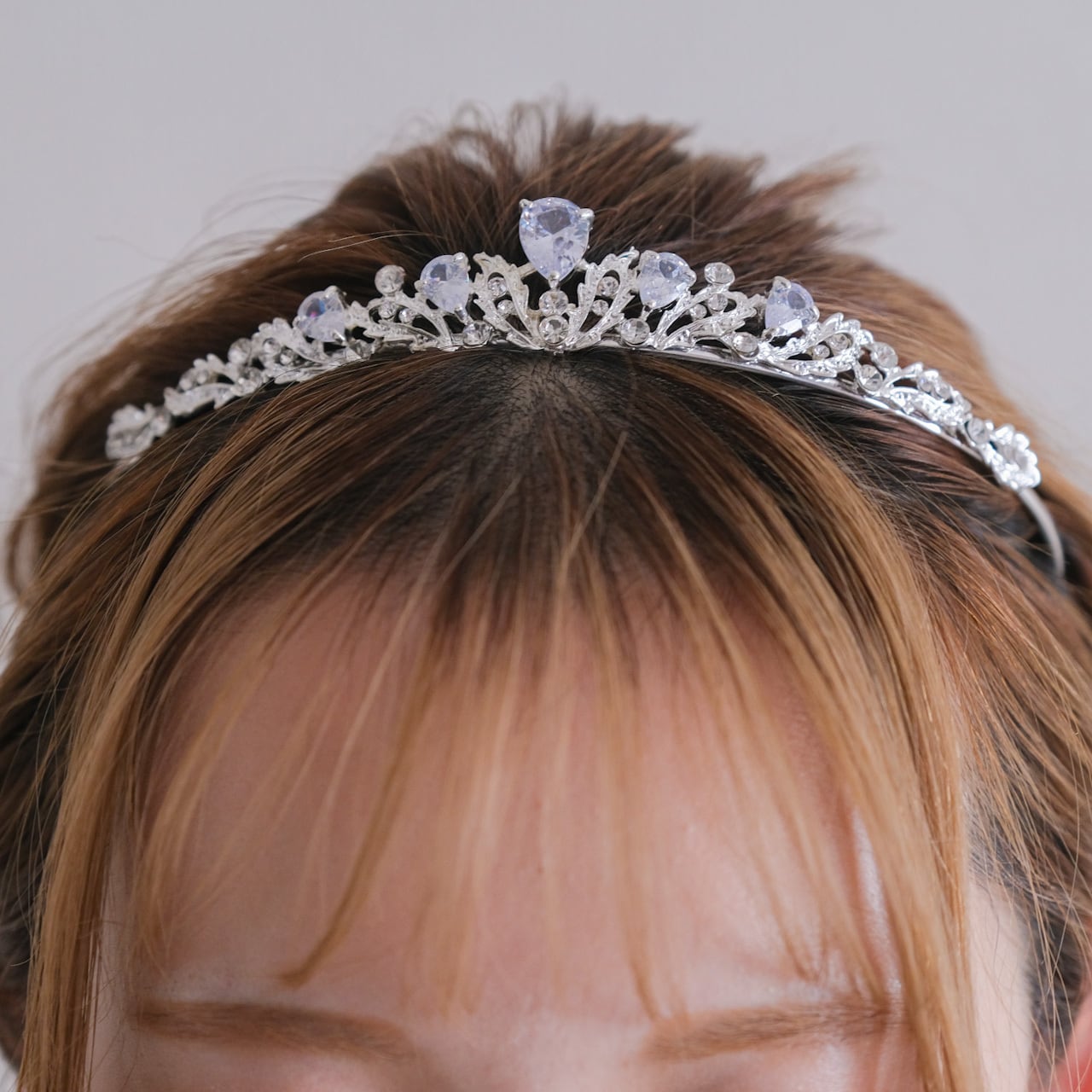 【ヘッドドレス】ティアラ ビジュー ブライダルヘッドドレス シルバー b10 【結婚式　ヘアアクセサリー】