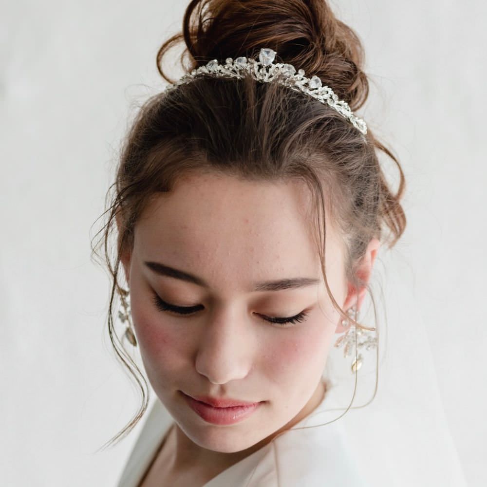 【ヘッドドレス】ティアラ ビジュー ブライダルヘッドドレス シルバー b10 【結婚式　ヘアアクセサリー】