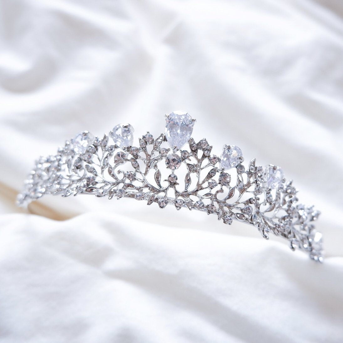 【ヘッドドレス】ティアラ ビジュー ブライダルヘッドドレス シルバー c5 【結婚式 ヘアアクセサリー】