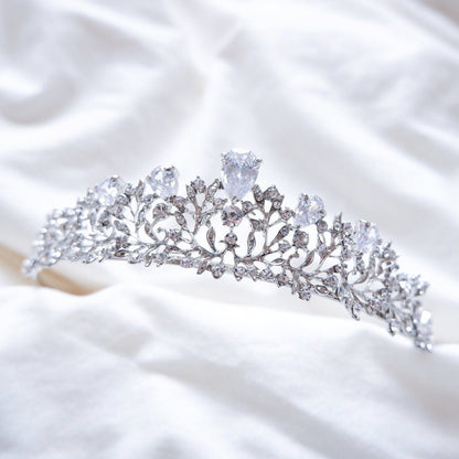 【ヘッドドレス】ティアラ ビジュー ブライダルヘッドドレス シルバー c5 【結婚式 ヘアアクセサリー】