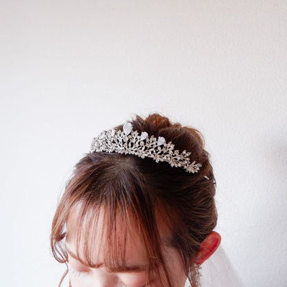 【ヘッドドレス】ティアラ ビジュー ブライダルヘッドドレス シルバー c5 【結婚式 ヘアアクセサリー】