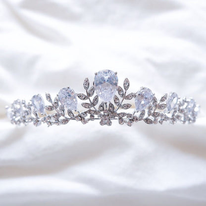 【ヘッドドレス】ティアラ ビジュー ブライダルヘッドドレス シルバー d2 【結婚式 ヘアアクセサリー】