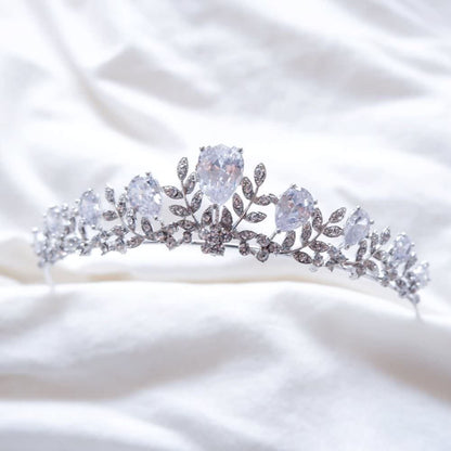 【ヘッドドレス】ティアラ ビジュー ブライダルヘッドドレス シルバー d2 【結婚式 ヘアアクセサリー】