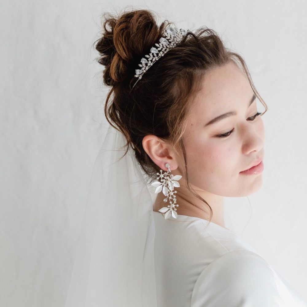 【ヘッドドレス】ティアラ ビジュー ブライダルヘッドドレス シルバー d2 【結婚式 ヘアアクセサリー】