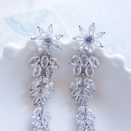 【ピアス】ビジュー ウェディング ブライダルピアス d10 【結婚式 ピアス イヤリング】