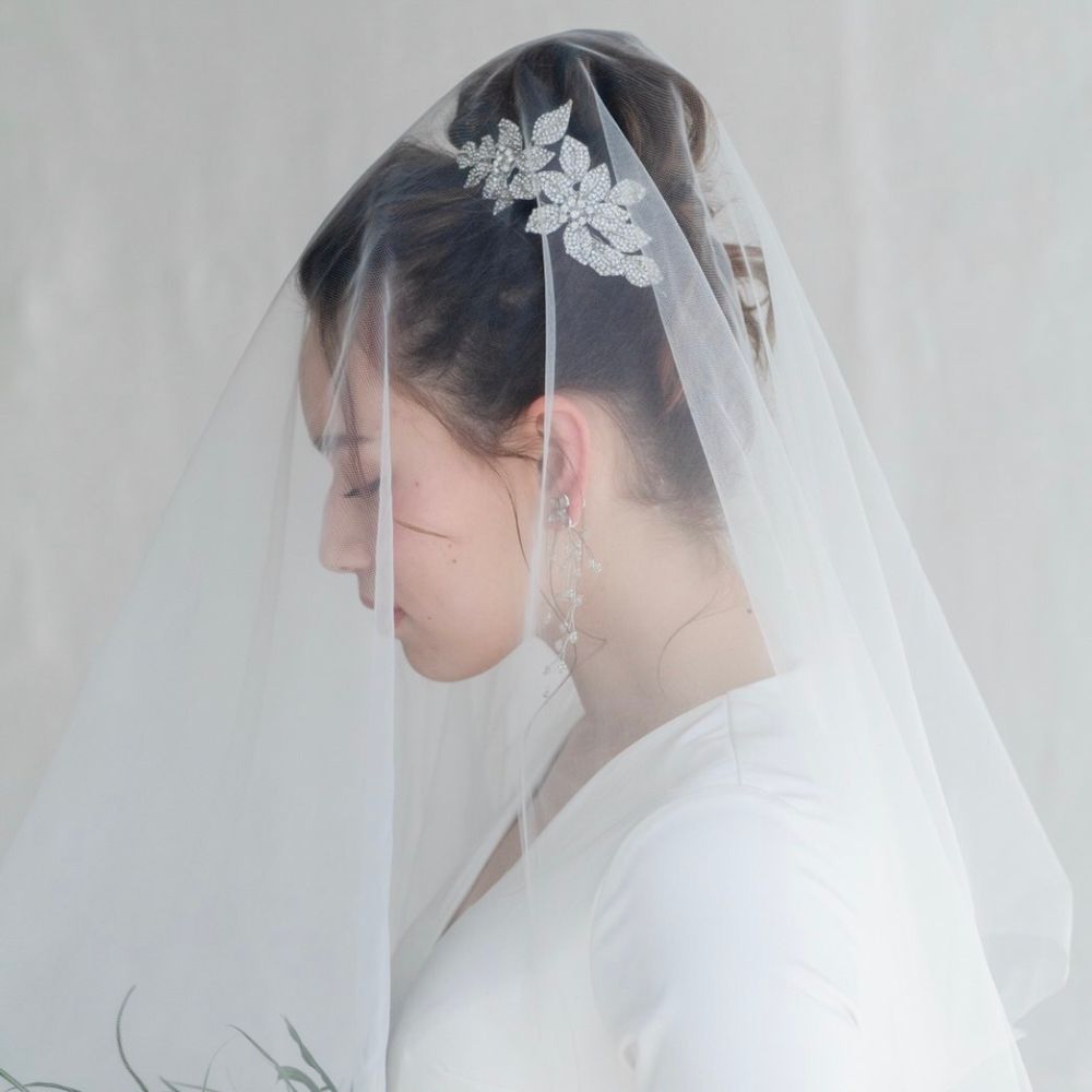 ブライダルヘッドドレス ビジュー フラワー ティアラ シルバー k9 【結婚式 ヘアアクセサリー】