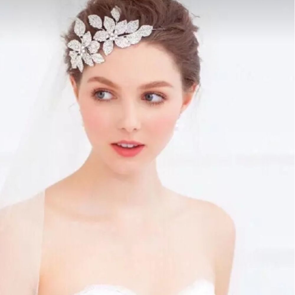 ブライダルヘッドドレス ビジュー フラワー ティアラ シルバー k9 【結婚式 ヘアアクセサリー】