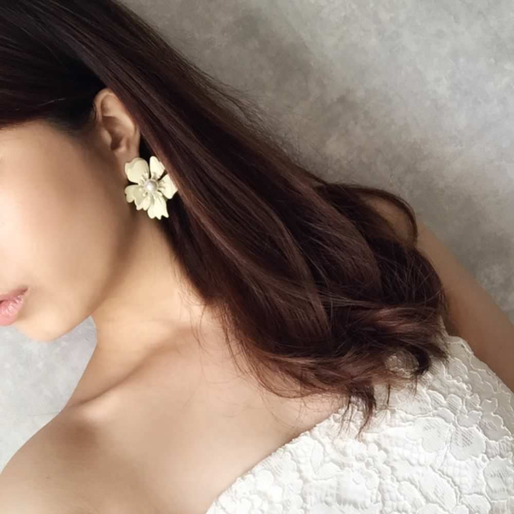【ピアス・イヤリング】plume フラワーピアス/ブライダルアクセサリー 【結婚式 ピアス イヤリング】