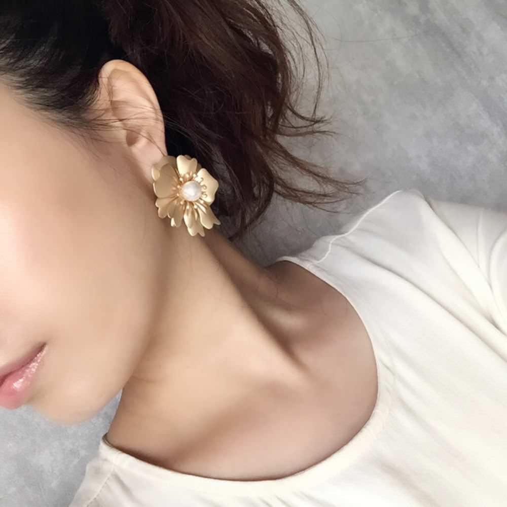 【ピアス・イヤリング】plume フラワーピアス/ブライダルアクセサリー 【結婚式 ピアス イヤリング】