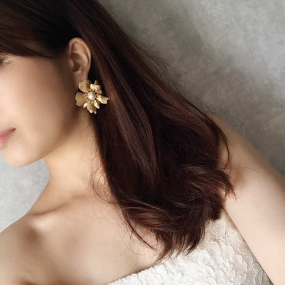 【ピアス・イヤリング】plume フラワーピアス/ブライダルアクセサリー 【結婚式 ピアス イヤリング】