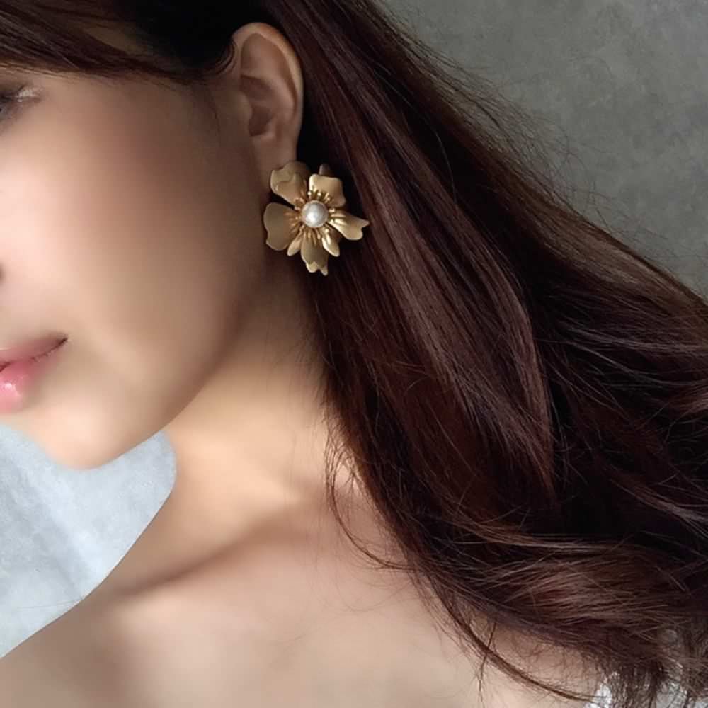 【ピアス・イヤリング】plume フラワーピアス/ブライダルアクセサリー 【結婚式 ピアス イヤリング】